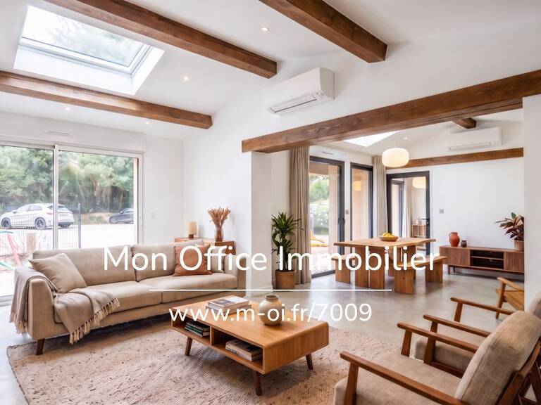 Référence : 7009-LES - MAISON RÉNOVÉE À 100M DE LA MER AVEC JARDIN ET GARAGE À GRIMAUD BEAUVALLON — photo 1