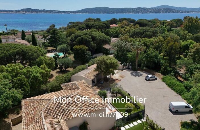 Référence : 7009-LES - MAISON RÉNOVÉE À 100M DE LA MER AVEC JARDIN ET GARAGE À GRIMAUD BEAUVALLON — photo 2