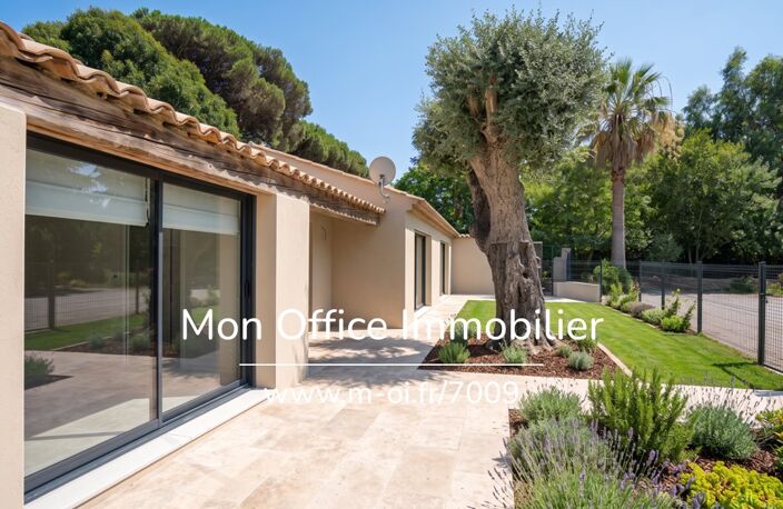 Référence : 7009-LES - MAISON RÉNOVÉE À 100M DE LA MER AVEC JARDIN ET GARAGE À GRIMAUD BEAUVALLON — photo 3