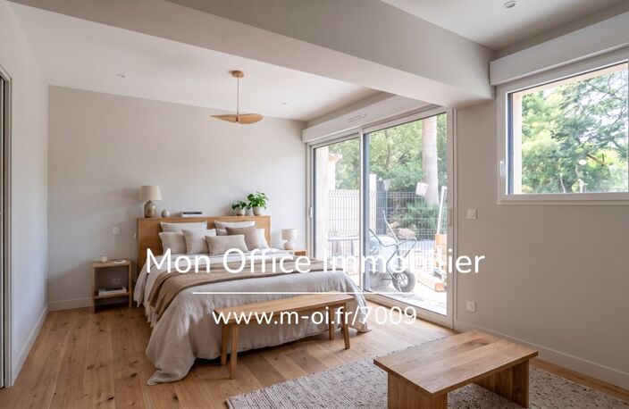 Référence : 7009-LES - MAISON RÉNOVÉE À 100M DE LA MER AVEC JARDIN ET GARAGE À GRIMAUD BEAUVALLON — photo 5
