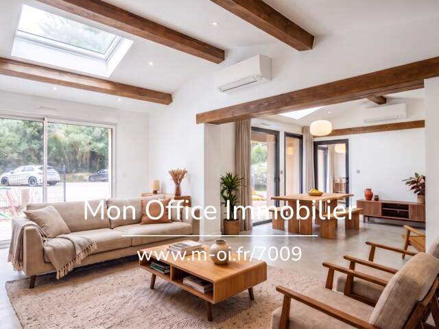 Référence : 7009-LES - MAISON RÉNOVÉE À 100M DE LA MER AVEC JARDIN ET GARAGE À GRIMAUD BEAUVALLON — photo du bien