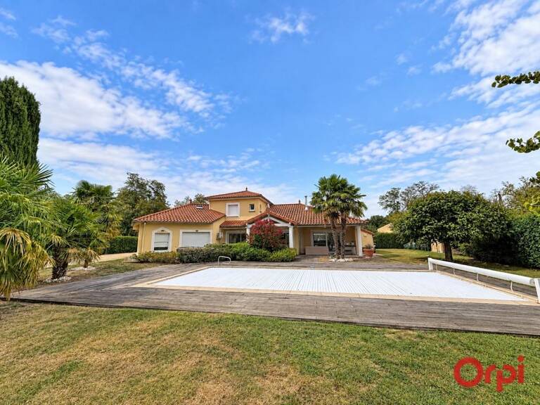 Mas provençal esprit californien – 215 m² – 4 chambres – Piscine 12 x 6 – Maisonnette F2 de 50 m² – Grange de 80 m² — photo 1