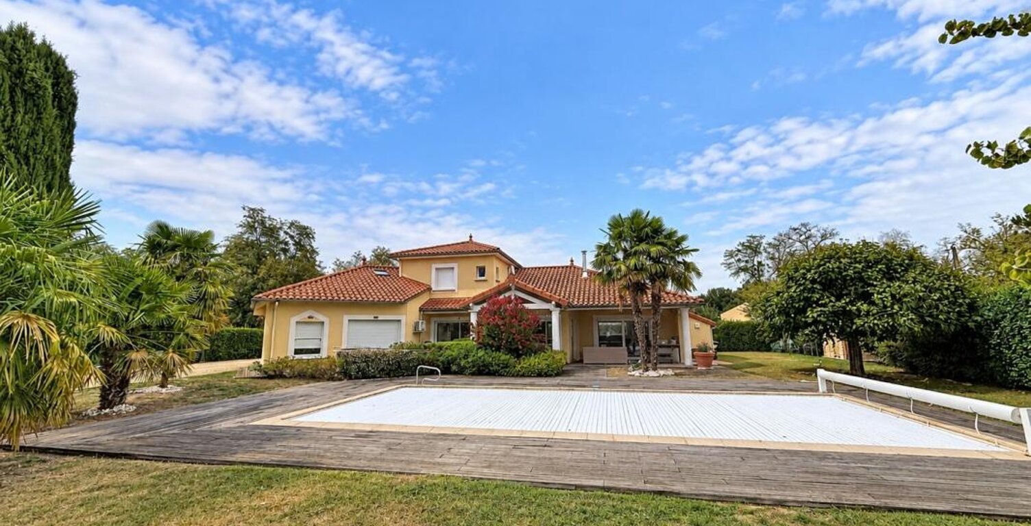 Mas provençal esprit californien – 215 m² – 4 chambres – Piscine 12 x 6 – Maisonnette F2 de 50 m² – Grange de 80 m² — photo 1