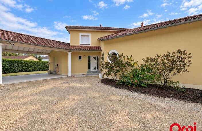 Mas provençal esprit californien – 215 m² – 4 chambres – Piscine 12 x 6 – Maisonnette F2 de 50 m² – Grange de 80 m² — photo 2