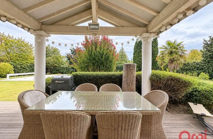 Mas provençal esprit californien – 215 m² – 4 chambres – Piscine 12 x 6 – Maisonnette F2 de 50 m² – Grange de 80 m² — photo 3