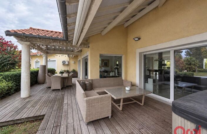 Mas provençal esprit californien – 215 m² – 4 chambres – Piscine 12 x 6 – Maisonnette F2 de 50 m² – Grange de 80 m² — photo 4