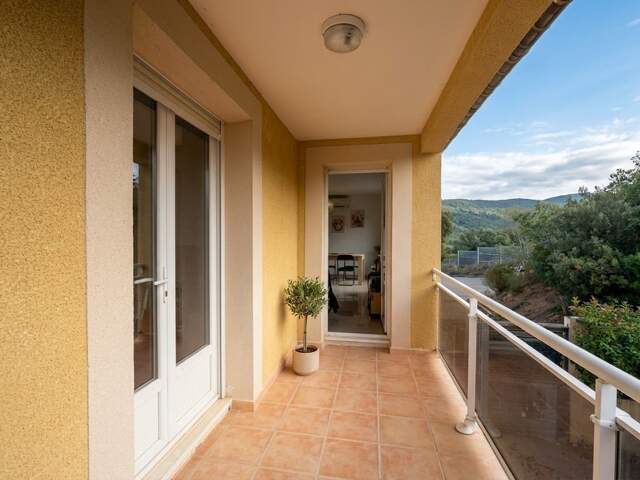 Appartement À Vendre — photo du bien