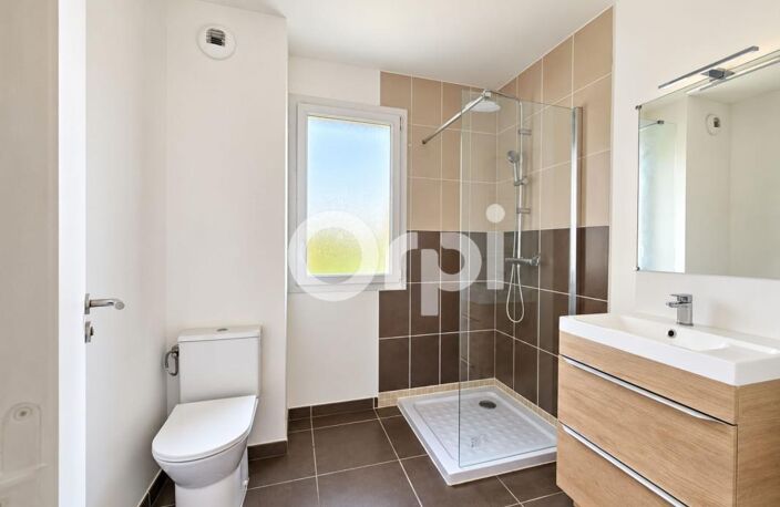 PROCHE COMMERCES & TRANSPORTS - 2 CHAMBRES - GARAGE — photo 3