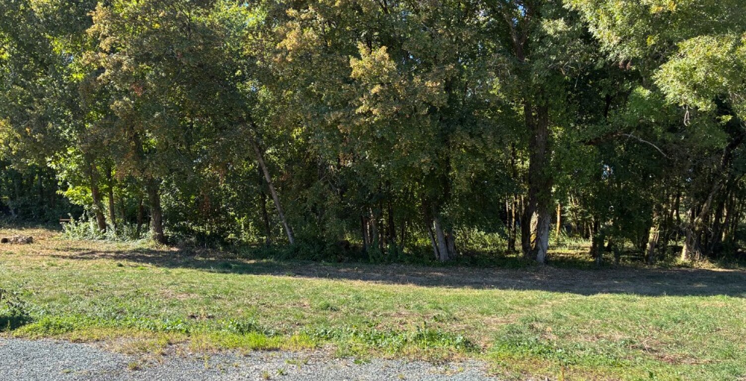 Terrain à bâtir à Pessines (17810) — photo 1