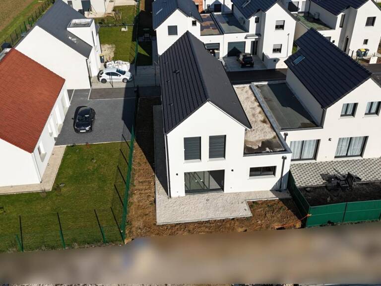 possibilité PMR - Coup de cœur à Aiserey : Villa neuve PMR, T6 RE2020 de 136m2 au calme — photo 1