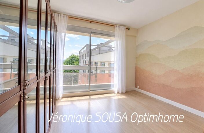 Appartement lumineux dans un environnement résidentiel — photo 3