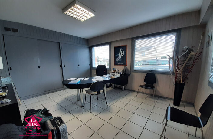 LOCAL PROFESSIONNEL A LA ROCHE SUR YON — photo 3