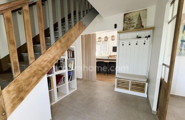 MAISON À VENDRE - RÉNOVÉE EN 2024 – 3 CHAMBRES – SOUS-SOL COMPLET – GARAGE et JARDIN – LISIEUX (14100) — photo 2