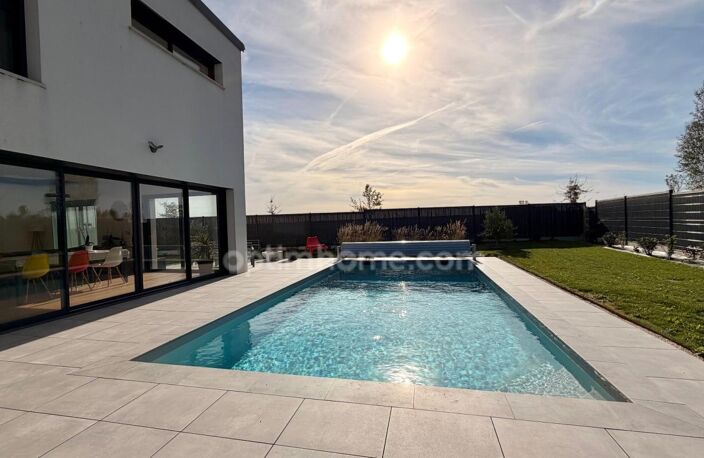 Maison contemporaine avec piscine - Calme, volumes et prestations — photo 2