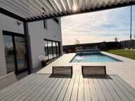 Maison contemporaine avec piscine - Calme, volumes et prestations — photo 3