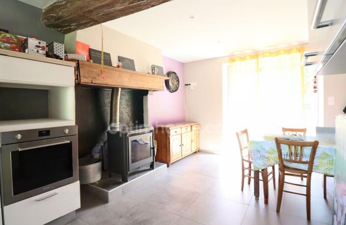 Maison de Village 87 m²- 4 Pièces - 2 Chambres - Gite à rénover - Grange - Dépendances sur parcelle de 1238 m² - SAINT LEGER MAGNAZEIX 87190 — photo 4