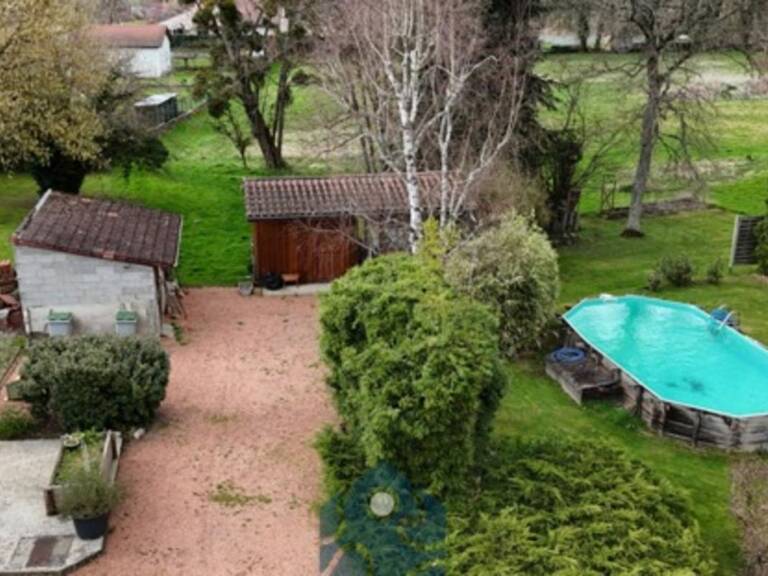 Propriete à vendre sur 2 ha à  PUY GUILLAUME (63) — photo 1
