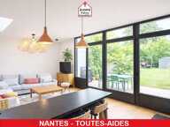 LOIRE-ATLANTIQUE - Nantes (44100) - A VENDRE - MAISON EN REZ DE JARDIN ENTIEREMENT RENOVEE EN 2021 - PIECE DE VIE TRIPLE AVEC ACCES TERRASSE - STORE BAN - 3/5 CHAMBRES - GARAGE - RARE — photo 2