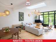 LOIRE-ATLANTIQUE - Nantes (44100) - A VENDRE - MAISON EN REZ DE JARDIN ENTIEREMENT RENOVEE EN 2021 - PIECE DE VIE TRIPLE AVEC ACCES TERRASSE - STORE BAN - 3/5 CHAMBRES - GARAGE - RARE — photo 4