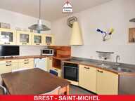FINISTERE - Brest (29200) - A VENDRE - APPARTEMENT DE 102 M² - SEUL AU DERNIER ETAGE - 2 CHAMBRES (POSSIBLE 3) - CAVE - DPE D - CHAUFFAGE INDIVIDUEL GAZ DE VILLE - — photo 2