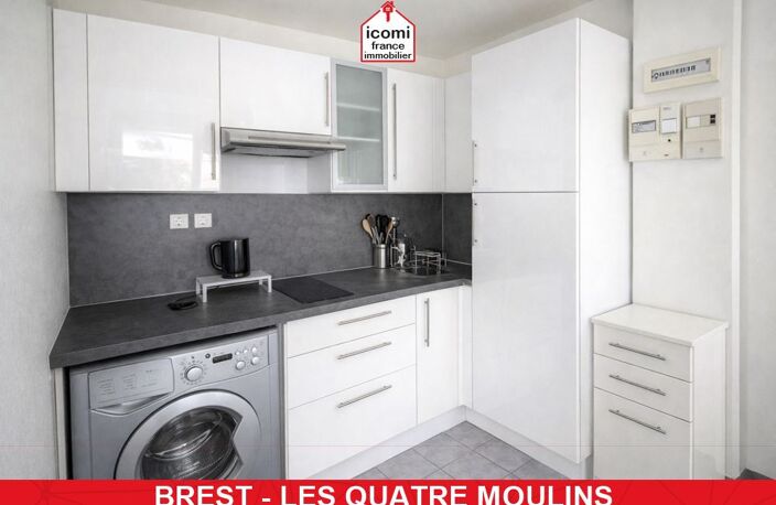 FINISTERE - Brest (29200) - A VENDRE - APPARTEMENT STUDIO DE 25 M² AVEC VUE MER DERNIER ETAGE EN DALLE BETON - EXCELLENT DPE : B - GES : C - COUP DE COEUR - RARE — photo 5