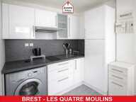 FINISTERE - Brest (29200) - A VENDRE - APPARTEMENT STUDIO DE 25 M² AVEC VUE MER DERNIER ETAGE EN DALLE BETON - EXCELLENT DPE : B - GES : C - COUP DE COEUR - RARE — photo 3