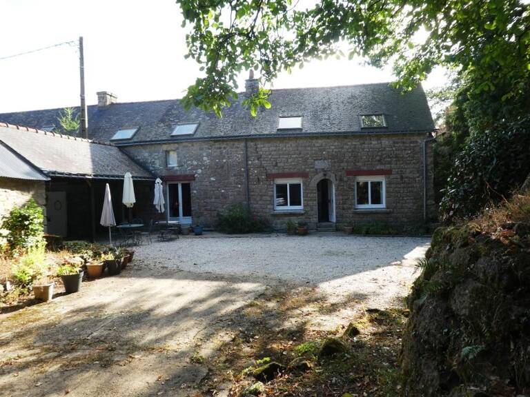 Maison située en campagne — photo 1