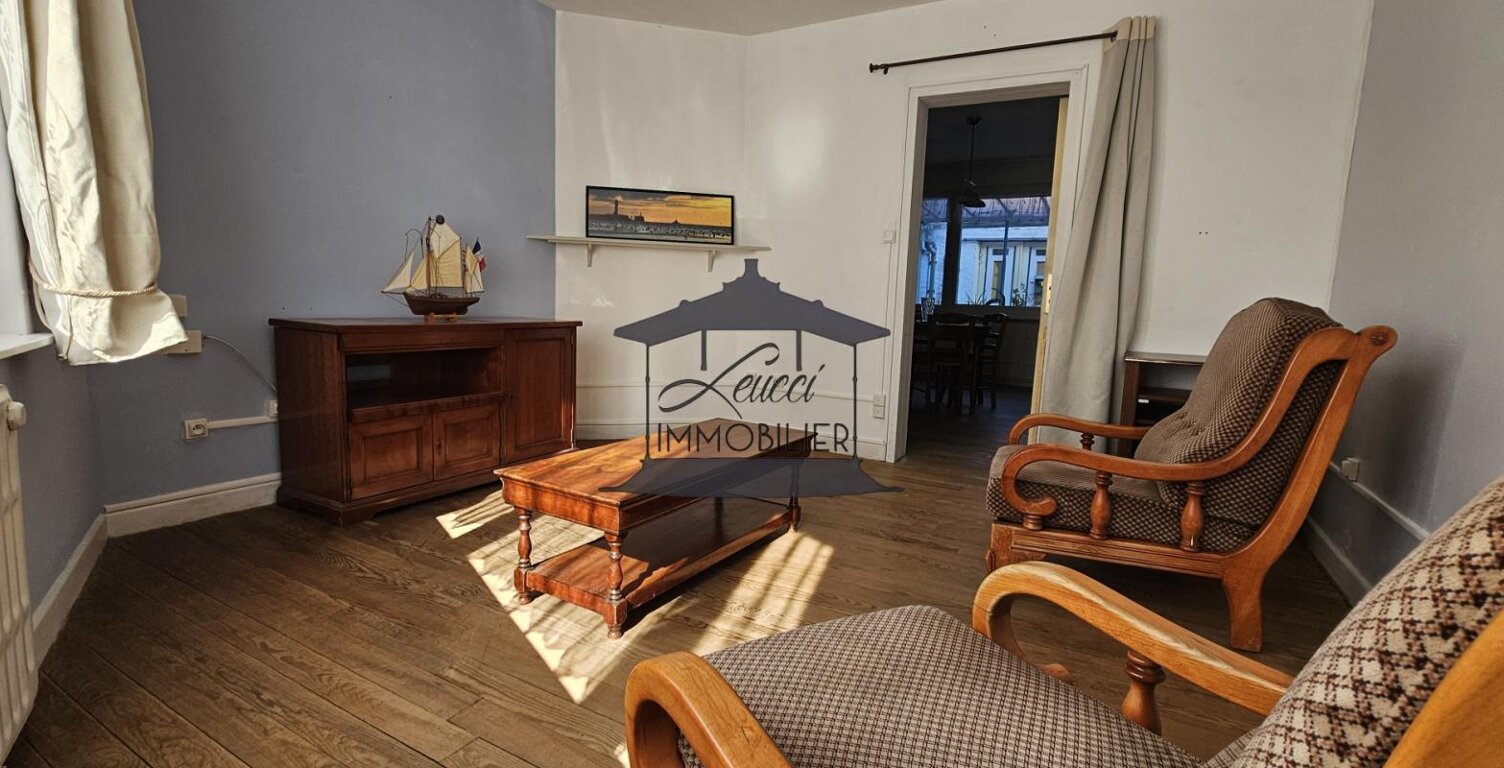 Maison avec petit extérieur et garage quartier voltaire — photo 1