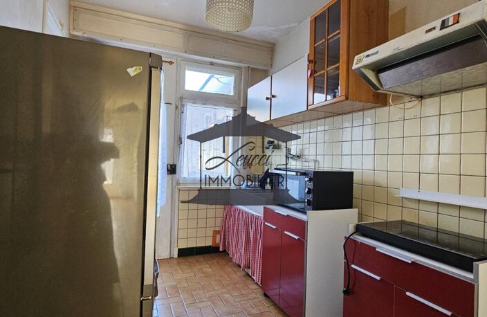 Maison avec petit extérieur et garage quartier voltaire — photo 3