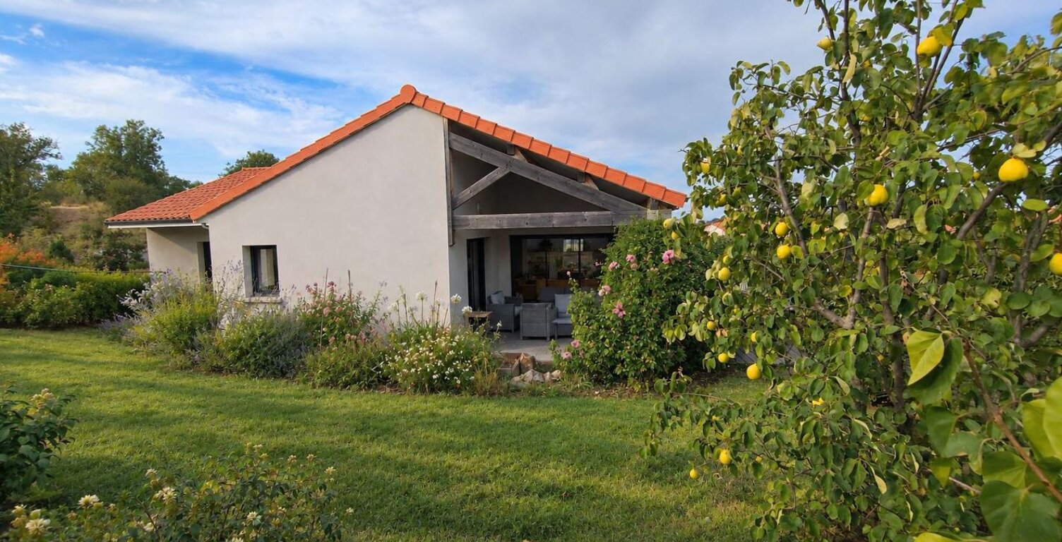 Villa récente, 138 m² hab sur 700 m² de terrain — photo 1