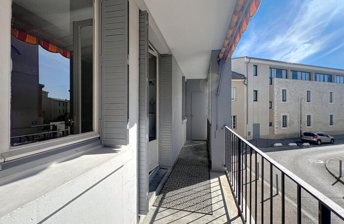 Appartement T2 + Balcon - À Louer - Avignon Intra-Muros — photo 4