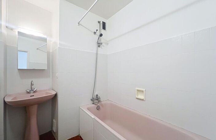 Appartement T2 + Balcon - À Louer - Avignon Intra-Muros — photo 5