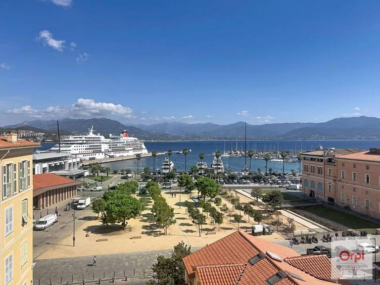 Appartement T2 traversant de 50 m2 en plein cœur du centre ville d'Ajaccio — photo 1