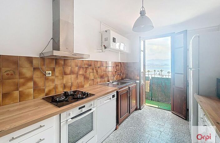 Appartement T2 traversant de 50 m2 en plein cœur du centre ville d'Ajaccio — photo 4