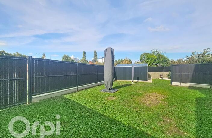 A vendre maison à Clermont-Ferrand dans le secteur La Plaine ; entièrement rénovée en 2024, 5 chambres, deux WC, une salle de bains, deux salles de douche, dressing, cuisine équipée, jardin, DPE C, trois places de stationnement — photo 2