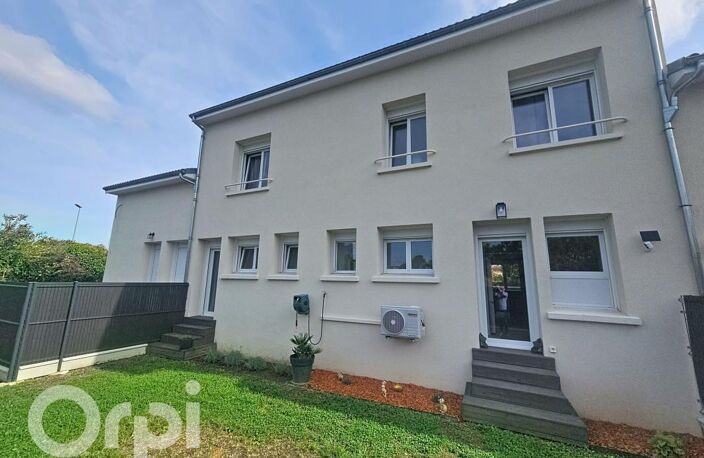 A vendre maison à Clermont-Ferrand dans le secteur La Plaine ; entièrement rénovée en 2024, 5 chambres, deux WC, une salle de bains, deux salles de douche, dressing, cuisine équipée, jardin, DPE C, trois places de stationnement — photo 3