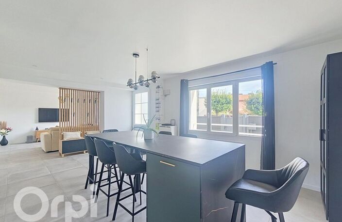 A vendre maison à Clermont-Ferrand dans le secteur La Plaine ; entièrement rénovée en 2024, 5 chambres, deux WC, une salle de bains, deux salles de douche, dressing, cuisine équipée, jardin, DPE C, trois places de stationnement — photo 5