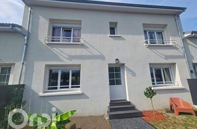 A vendre maison à Clermont-Ferrand dans le secteur La Plaine ; entièrement rénovée en 2024, 5 chambres, deux WC, une salle de bains, deux salles de douche, dressing, cuisine équipée, jardin, DPE C, trois places de stationnement — photo du bien