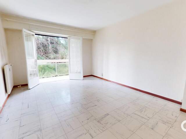 Appartement T3 à rénover - au calme - proche centre-ville — photo du bien