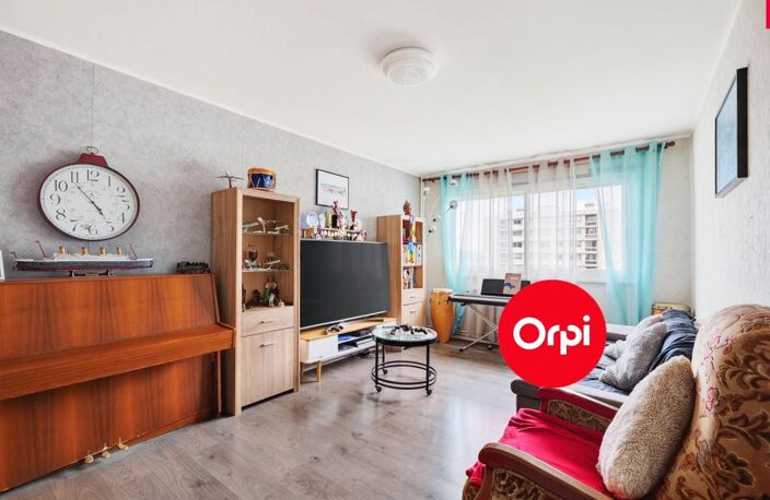 Appartement rénové, 4 chambres, 2 salles de bain/eau + cave — photo 2