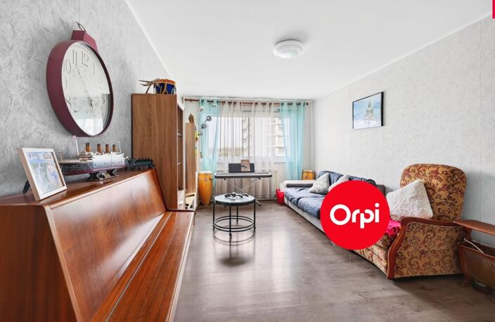 Appartement rénové, 4 chambres, 2 salles de bain/eau + cave — photo 3