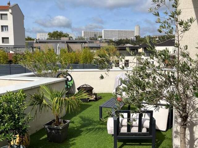 A vendre Lyon 9eme Valmy appartement T3 avec superbe terrasse plein ciel — photo du bien