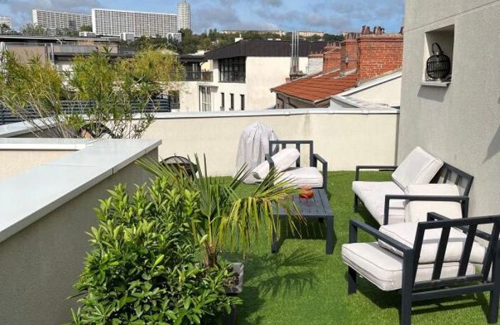 A vendre Lyon 9eme Valmy appartement T3 avec superbe terrasse plein ciel — photo 2