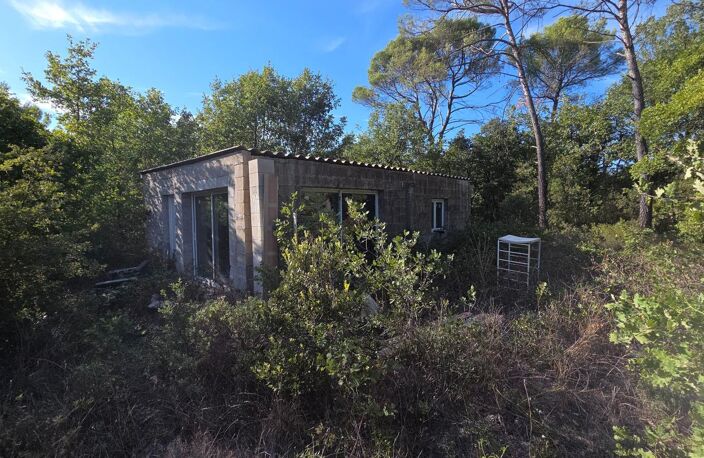 A vendre, à Tourves, terrain plat, boisé, cloturé en zone Nh — photo 2