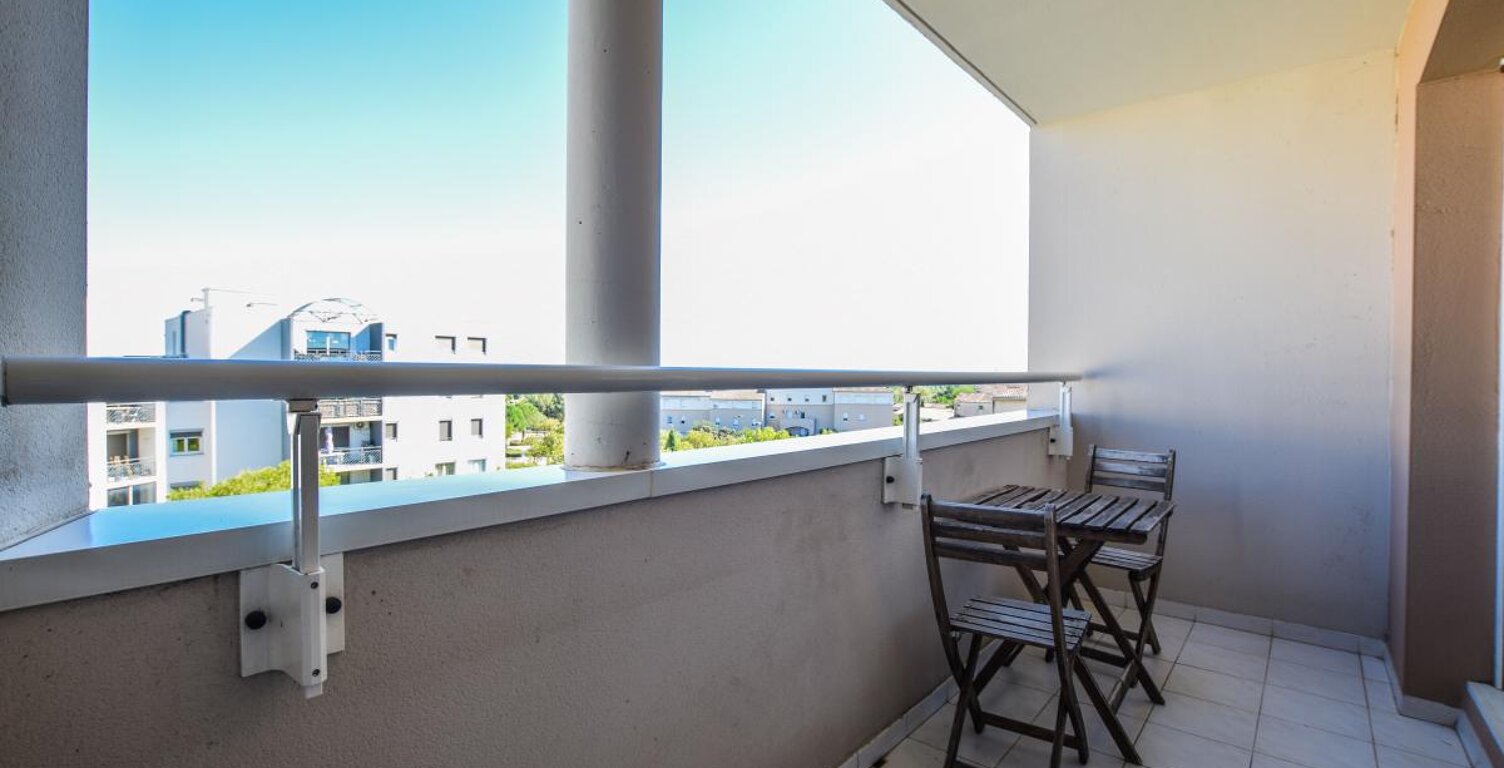Appartement à vendre aux Angles, 2 chambres, parking et garage ! — photo 1