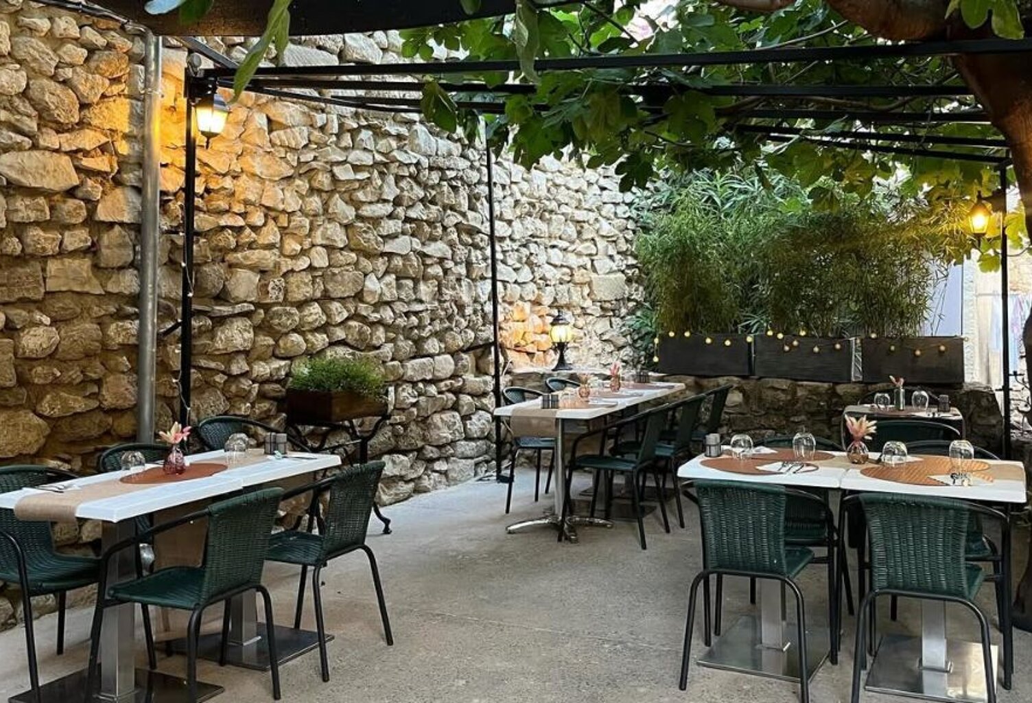 Fonds de commerce, restaurant, à Rochefort du Gard — photo 1