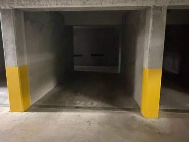 Parking À Louer — photo du bien