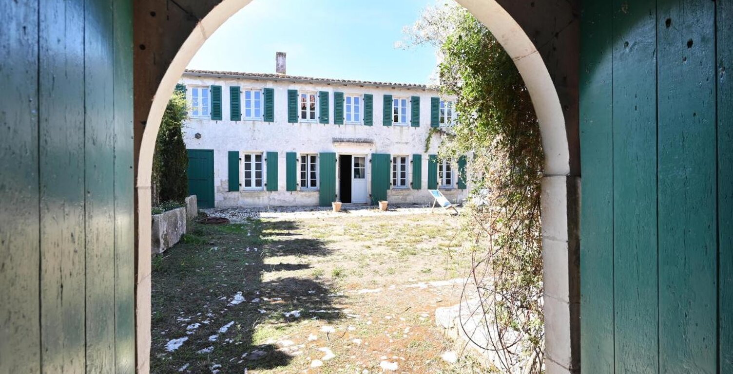 Demeure de prestige en plein coeur de la Flotte — photo 1