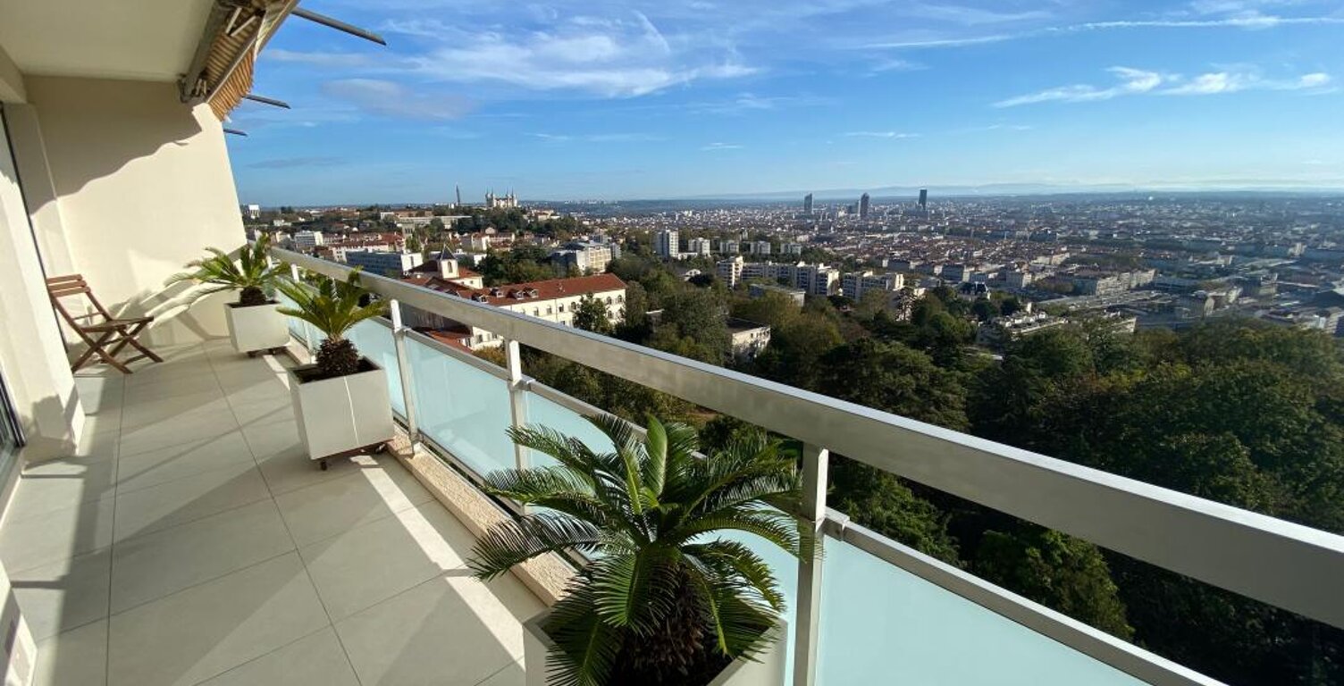Haut de gamme - Vue extraordinaire - Dernier étage avec terrasse.  Secteur St Irénée Debrousse Lyon 5 — photo 1
