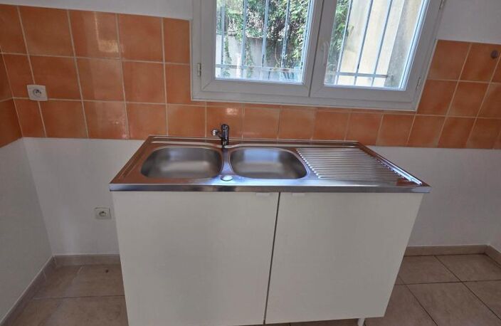 NIMES Location villa T4 de 80m² sis 406 rue des Cottages — photo 3